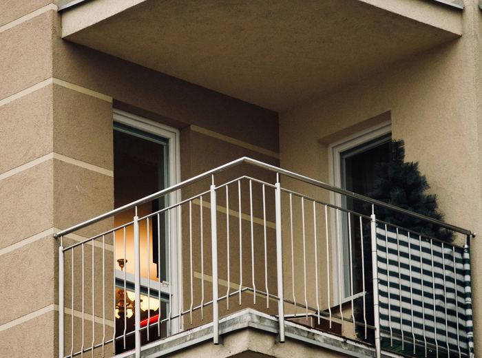 Frameless glass balustrade on balcony