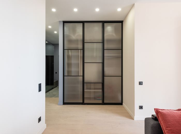 TN90 internal glass partition system